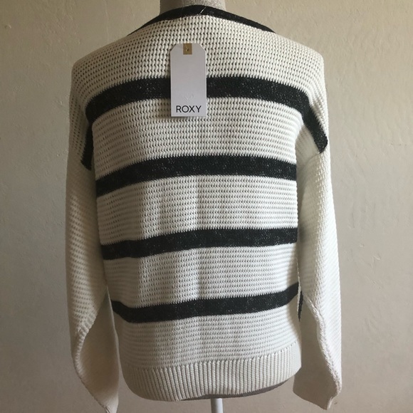 Roxy long sleeves stripes white and black stripes sweater size medium - Picture 2 of 10